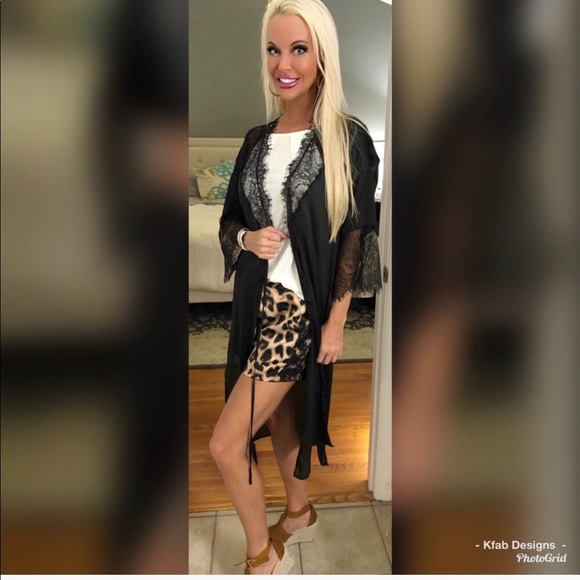 ❤️ Silky Satin Lace Detail Lightweight Tie Kimono! - Picture 3 of 4